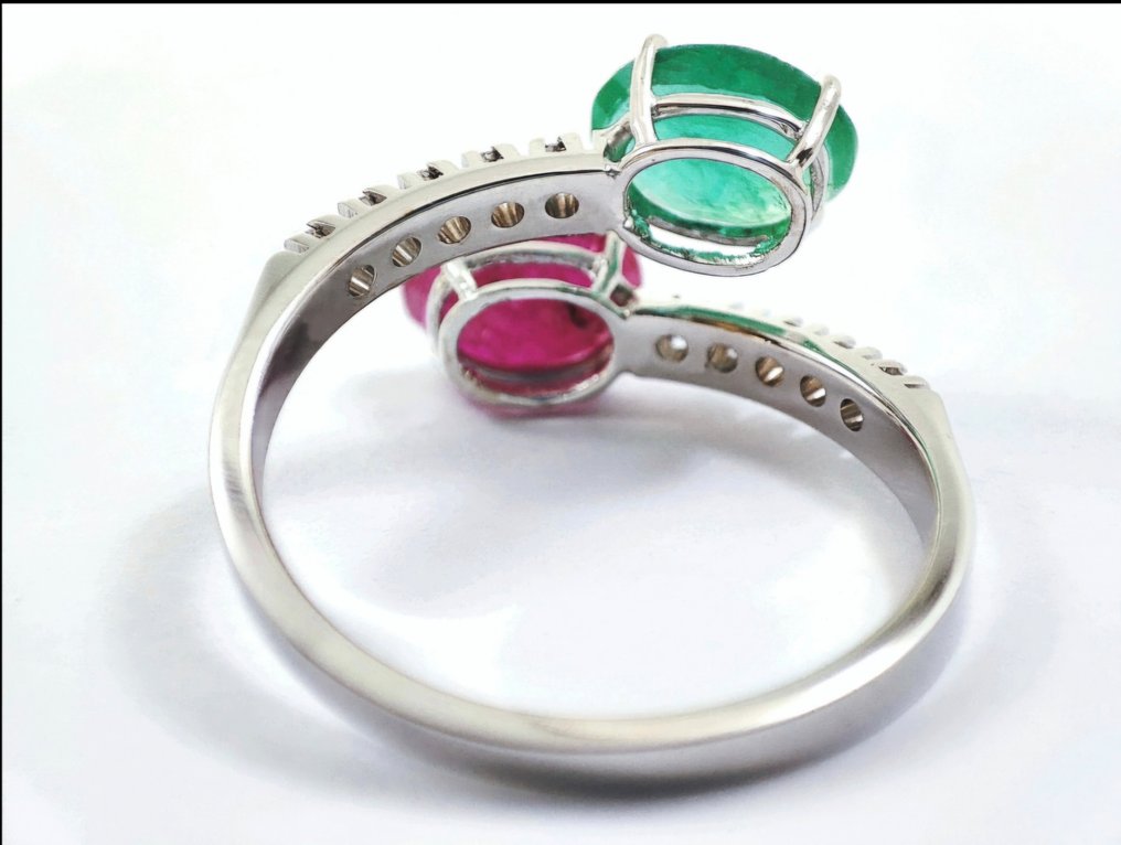 Ring - 18 kt Vittguld - 1.16ct. tw. Smaragd - Diamant #1.0