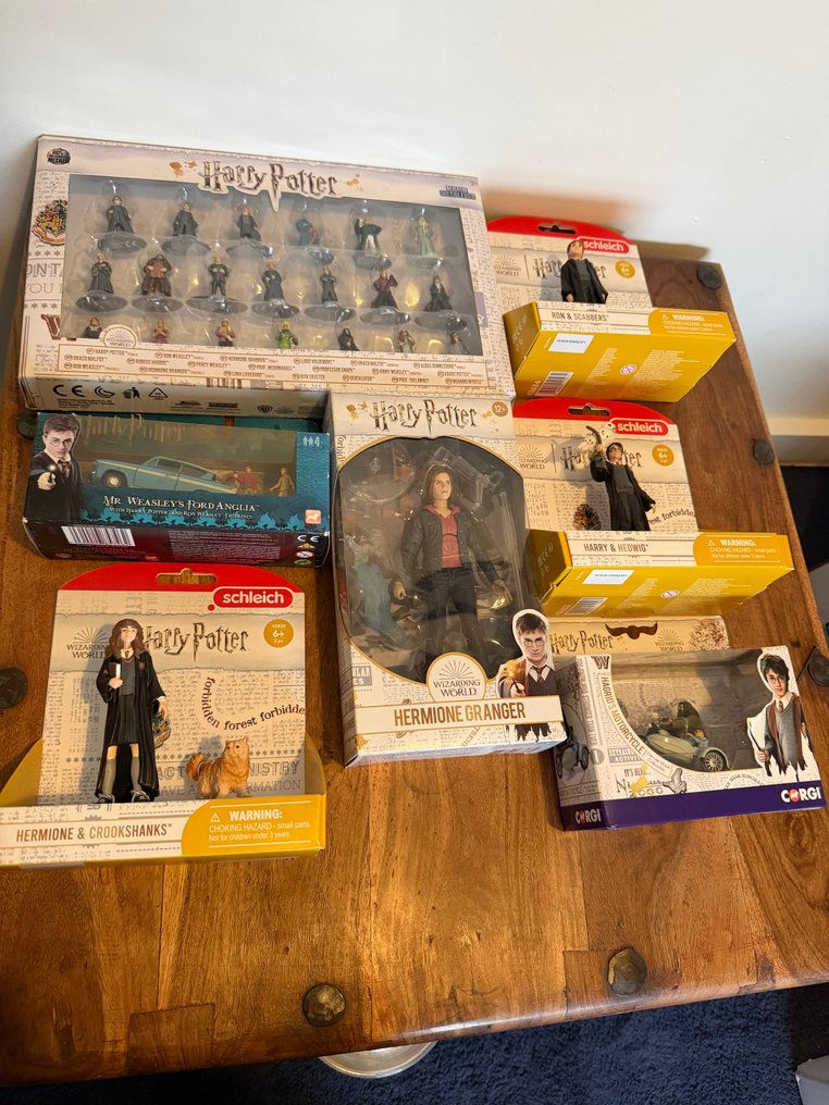 Schleich - Harry Potter - Hermione Granger - U.K. #1.0