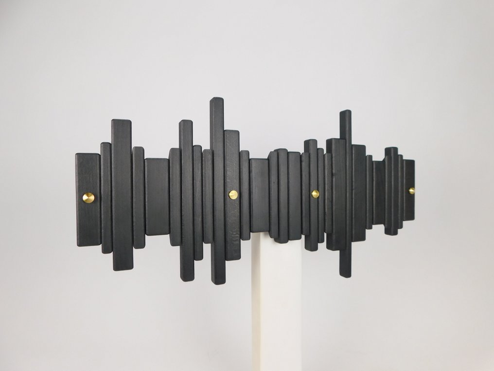 Wilk Brothers Furniture - Sebastian Wilk - Κρεμάστρα παλτό - Type3 70 Μαύρο - Ορείχαλκος, epoxy, Οξιά, Χάλυβας - Κρεμάστρα παπουτσιών πιάνο #1.0