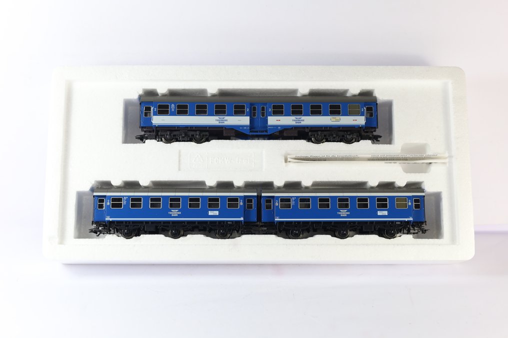 Märklin H0 - 4289 - Σετ επιβατικού τρένου μοντελισμού (1) - Σετ επιβατικών βαγονιών 3 τεμαχίων, 3/4 άξονες, ανακατασκευασμένα βαγόνια, 2η τάξη - Tegernsee-Bahn #2.1