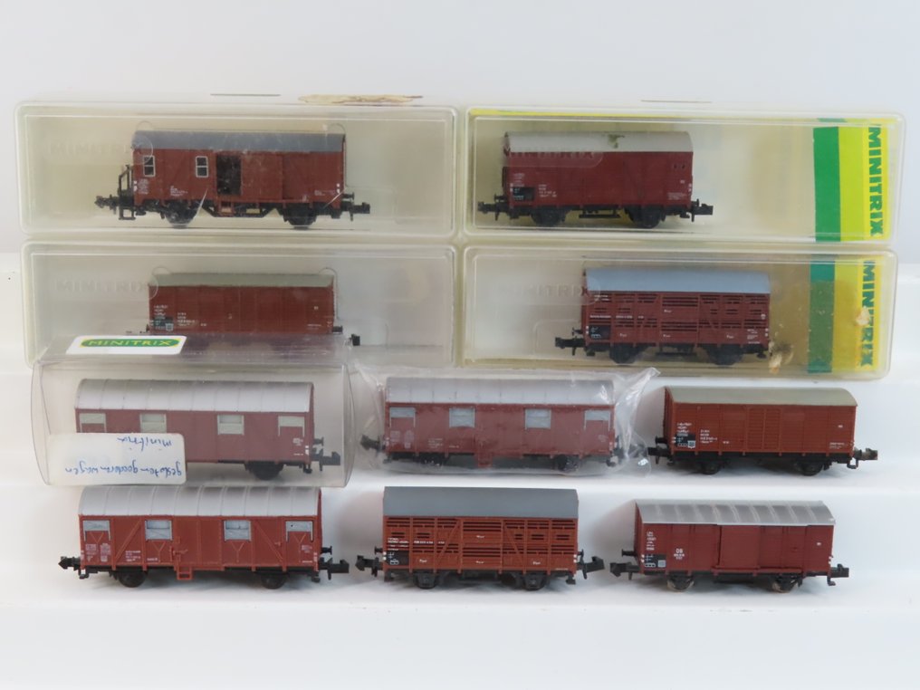 Minitrix N - 51 3500 00/51 3534 00/51 3253 00/51 3525 30/51 3525 00/51 3239 00/15501-05 - Model train freight carriage (10) - 10x 2-axle freight cars, including cattle cars and enclosed freight cars - DB #1.0