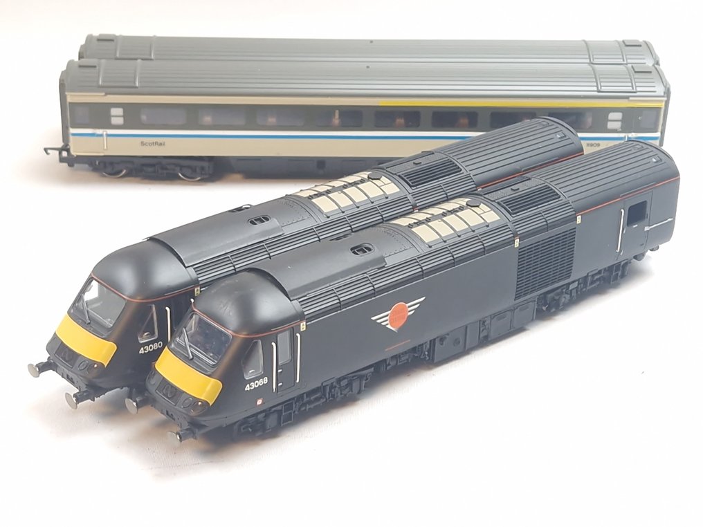 Hornby 00 - R2705/R896 - Μονάδα τρένου (4) - Σετ 4 τεμαχίων με Class 43 Grand Central με 2 βαγόνια. - British Rail #1.0