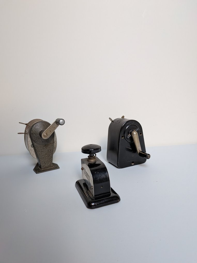 Apsco, Daro, Mosda - Desk (3) - Metal, Bakelite - Vintage pencil sharpening machine #2.1