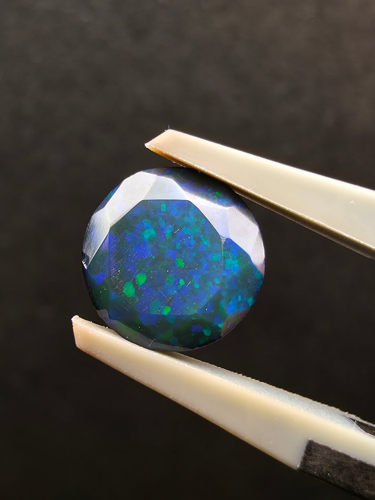 2.5tcw Zwarte Opaal Faceted- 0.5 g #4.3