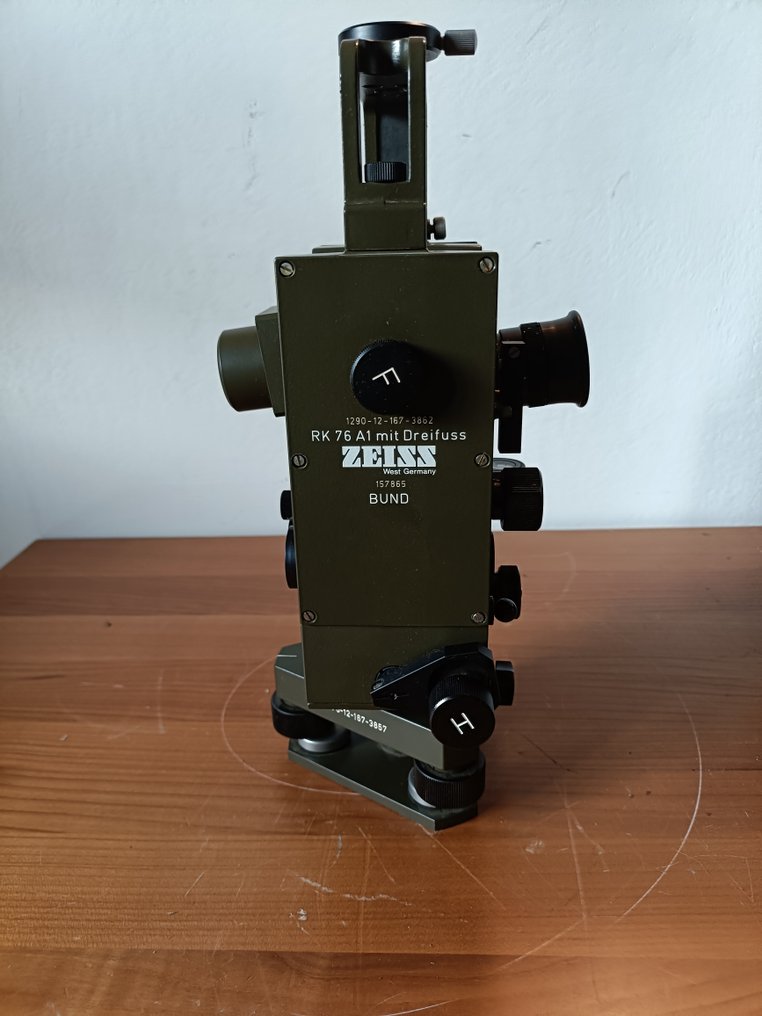 Zeiss - Τοπογραφικός θεοδολίτης - Γερμανικός στρατιωτικός ZEISS RK76/A1 σε βαμμένο ατσάλι με θήκη από πλαστικό - 1970-1980 - RK 76 A1 με dreifuss #1.0