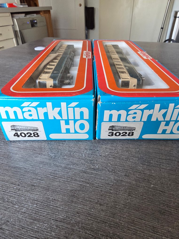 Märklin H0 - 3028/4028 - Model train railcar (2) - BR 515 and 815 - DB #1.0