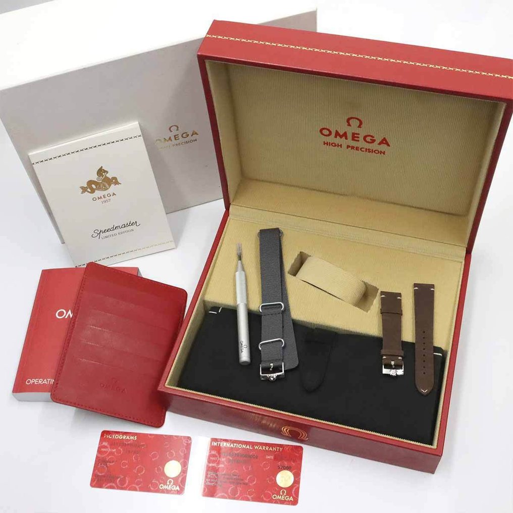 Omega - Speedmaster - 311 10 39 30 01 001 - Herren - 2010–2020  #1.0