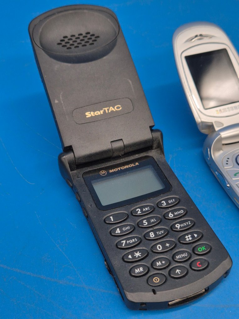 Samsung, Motorola Motorola StarTAC & Samsung – Flip Phones – Early - Mobiele telefoon #2.1