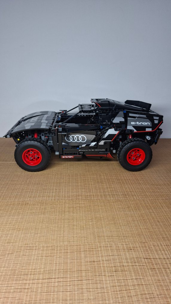 Lego Set - 42160 - Technic - All-Terrain Tracked Racer Audi #3.2