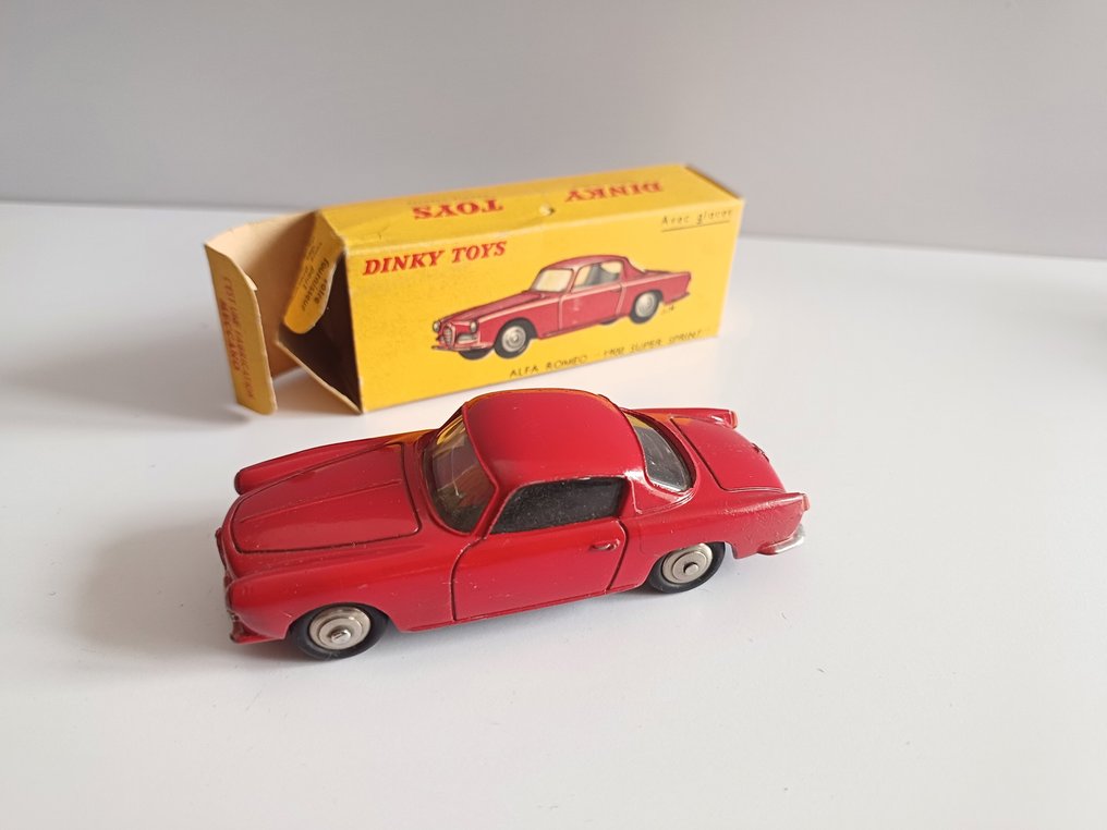 Dinky Toys 1:43 - Modellbil  (4) - Maserati Sport 2000 - Fiat 1200 "Grande Vue - Alfa Romeo 1900 Super Sprint - Peugeot 403 Berline #4.3