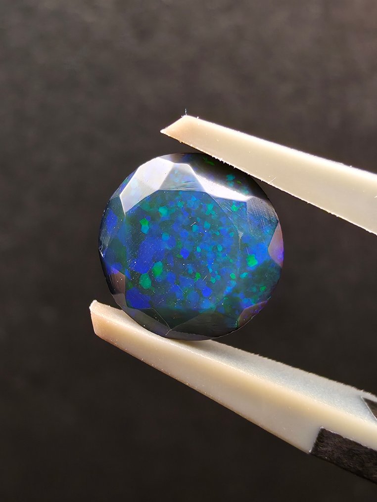 2.5tcw Zwarte Opaal Faceted- 0.5 g #3.2