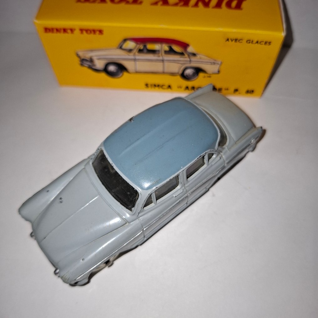 Dinky Toys 1:43 - Modelauto - Dinky Toys Simca-Aronde In Later Repro Box #1.0