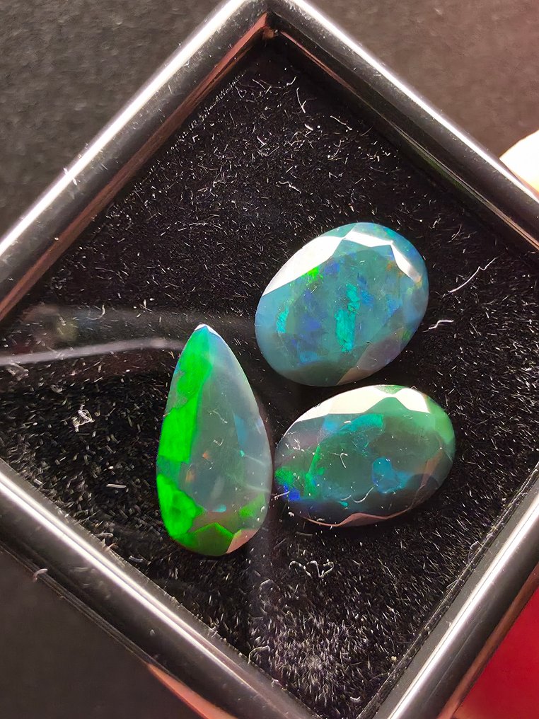 2,22 tcw Schwarzer Opal facettiert- 0.44 g #1.0