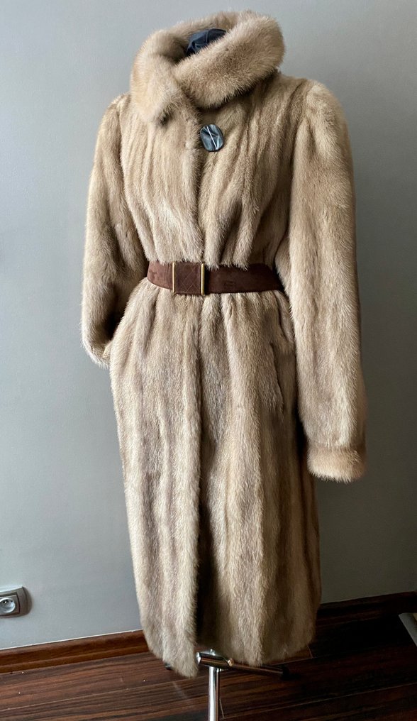 Artisan Furrier - Abrigo de piel #2.1