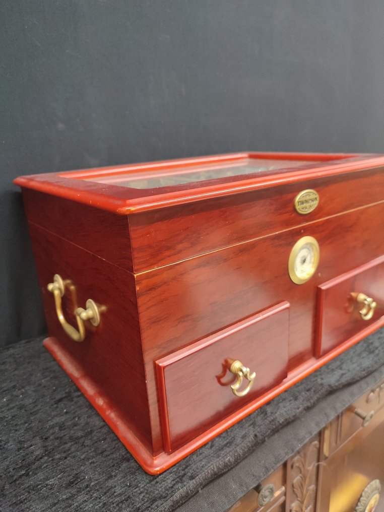 Thompson & Co., Inc. - Bez ceny minimalnej
 - Humidor - Drewno, Cedr #4.3