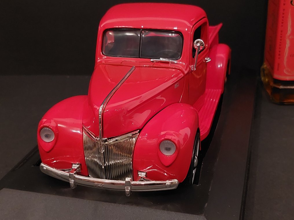 Jack Daniel's Fire w/ Fod Pickup model car  - b. 2019  - 70cl #2.1