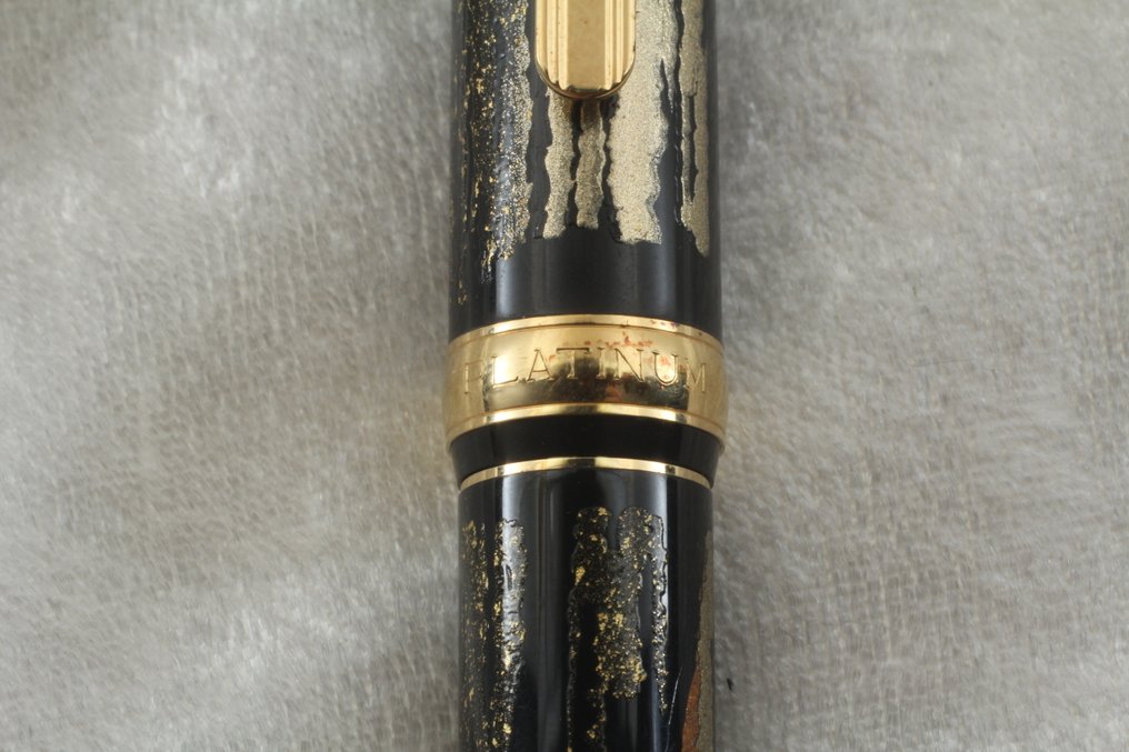 Platinum - Maki-e Aka-Fuji "赤富士" Black Lacquer Gold Decoration 18K Nib Japan - 钢笔 #3.2