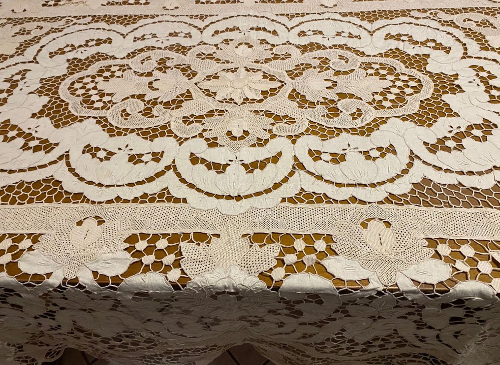 Dug  - 245 cm - 165 cm - Broderet dug #1.0