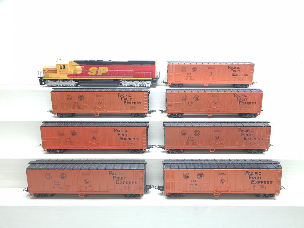 Lima, Athearn H0 - 303226E - Σετ τρένων (8) - EMD SD40T-2 συνάντησε 7 Boxcar 'Pacific Fruit Express'. - Southern Pacific #1.0