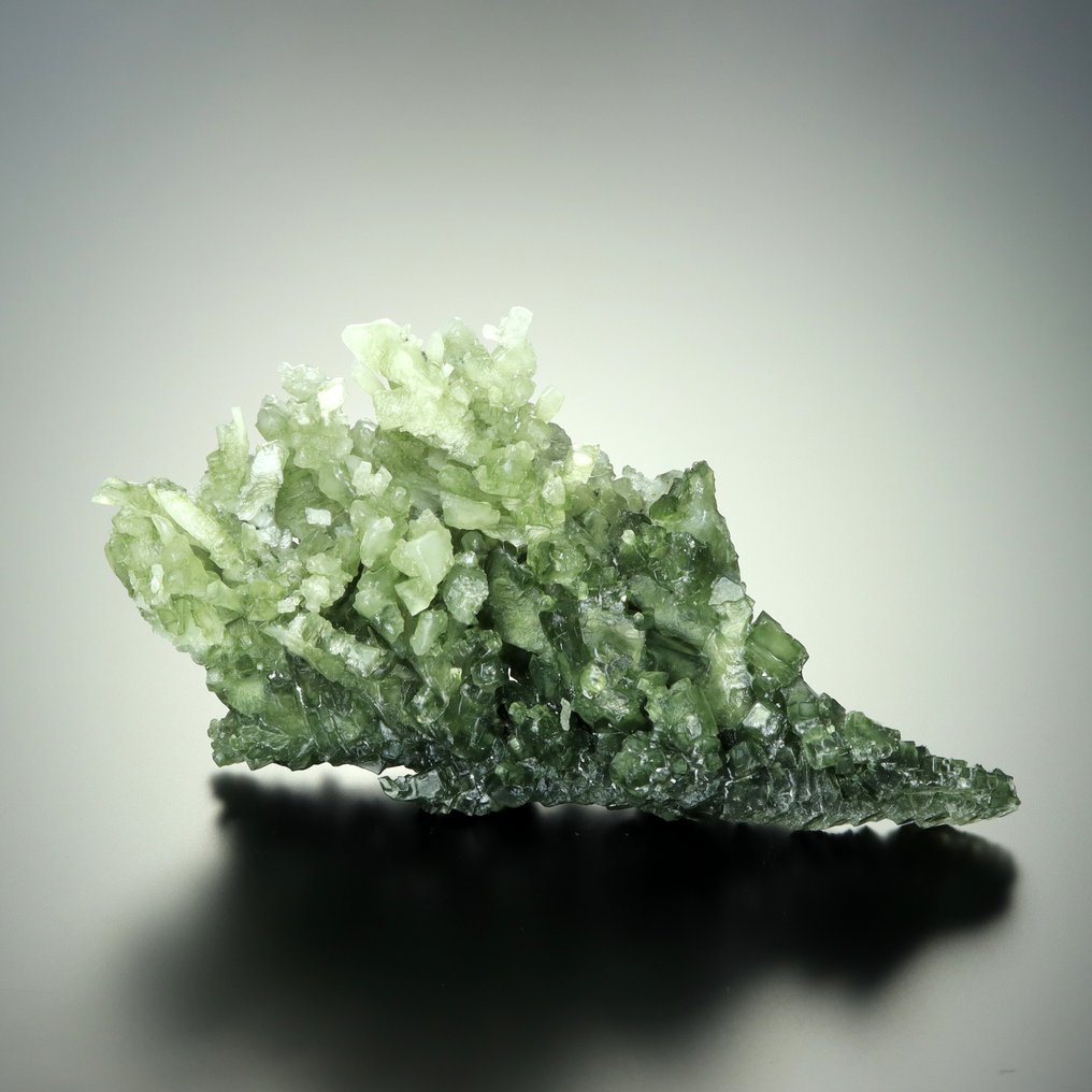 Εξαιρετική σκελετική πράσινη HALITE με σπάνιο TOLBACHITE. Δείγμα - Ύψος: 7.5 cm - Πλάτος: 14 cm- 124 g #1.0