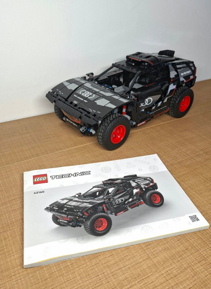 Lego Set - 42160 - Technic - All-Terrain Tracked Racer Audi #1.0
