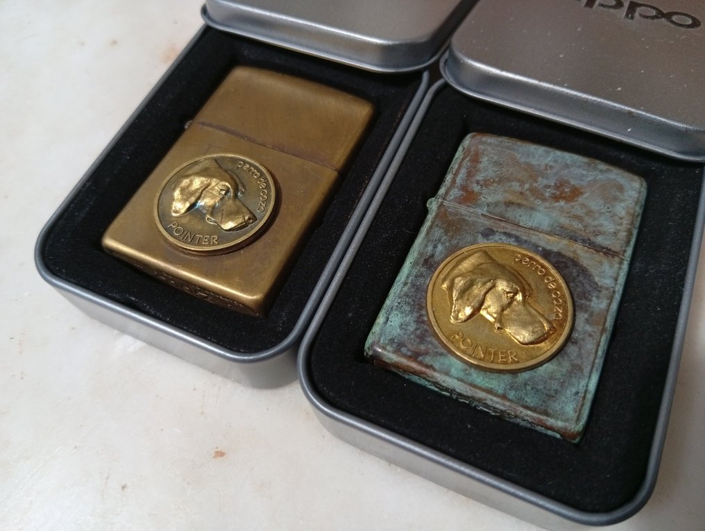 Zippo, Zippo – Set of 2 “Pointer Dog” Aged Brass Lighters (1991 VII) - Factory Aged Antique Finish – New Old Stock - Fără preț de rezervă - Brichetă de buzunar - Alamă -  (2) #1.0
