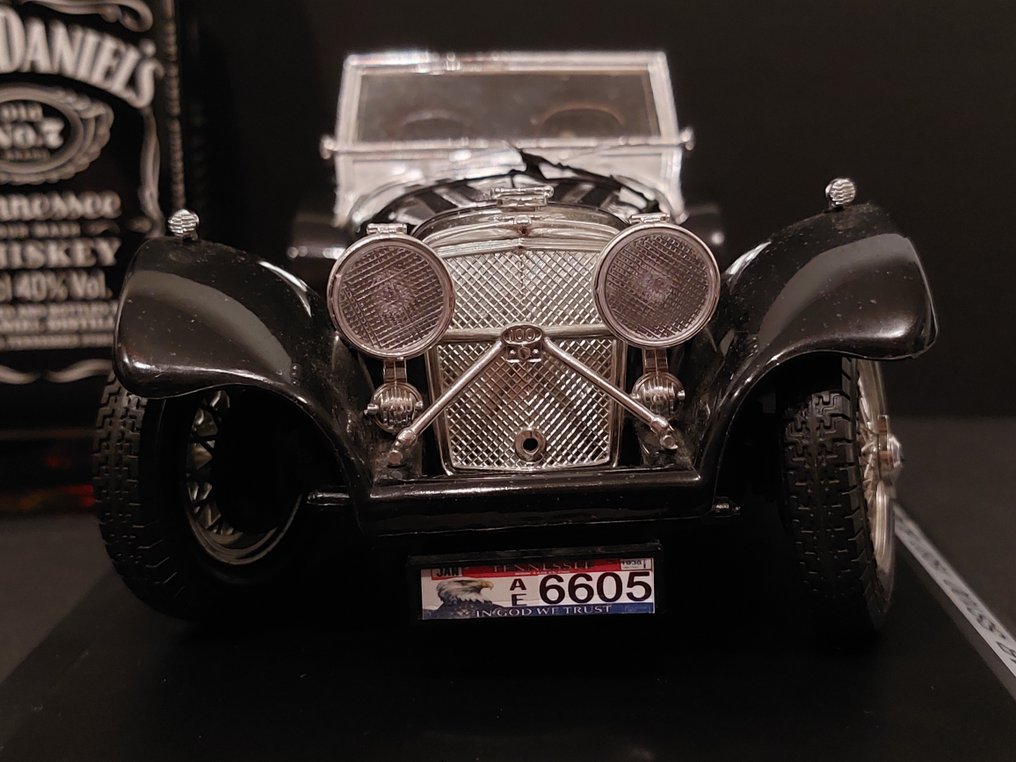 Jack Daniel's Old No 7 - gift tin w/ Jaguar 1937 model car  - b. 2019  - 70cl #4.3