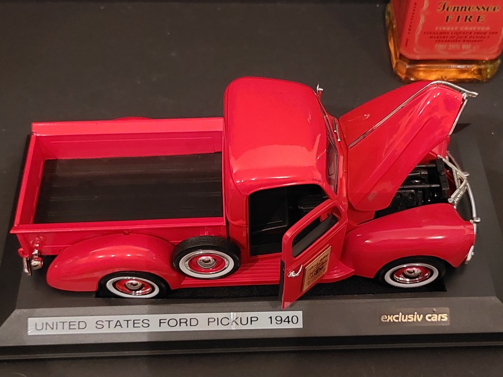 Jack Daniel's Fire w/ Fod Pickup model car  - b. 2019  - 70cl #4.3
