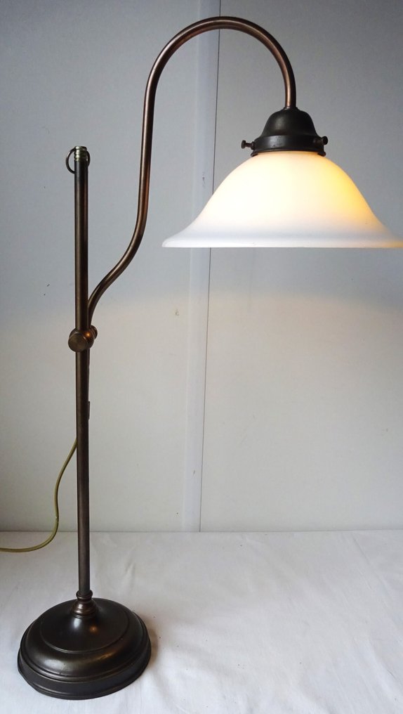 Επιτραπέζιο φωτιστικό banker - Όμορφο κομψό γραφείο φωτιστικό - Επιτραπέζιο φωτιστικό - Αμμοβολισμένο μπρούντζο - γάλακτο γυαλί #1.0