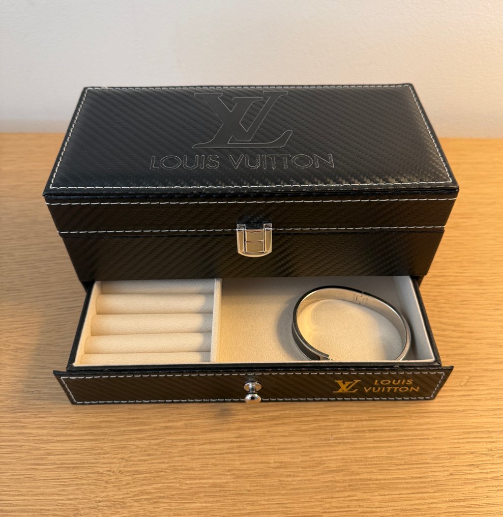 Vanessa Fodera (1981) - VUITTON BOX - TIME IS MONEY #1.0