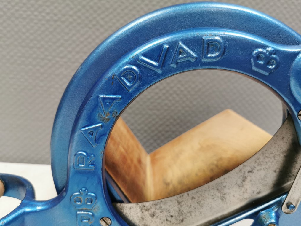Raadvad - Ove Larsen - Bread slicer -  Model 294 - Cast iron #4.3