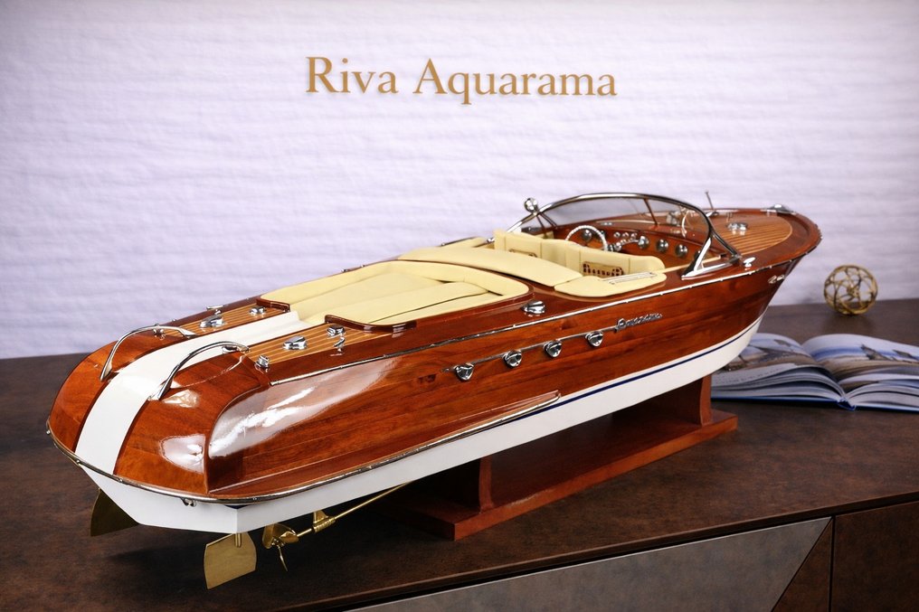 Maquette RIVA aquarama en bois Modélismes (67 cm.) 1:12 - Modelboot #2.1