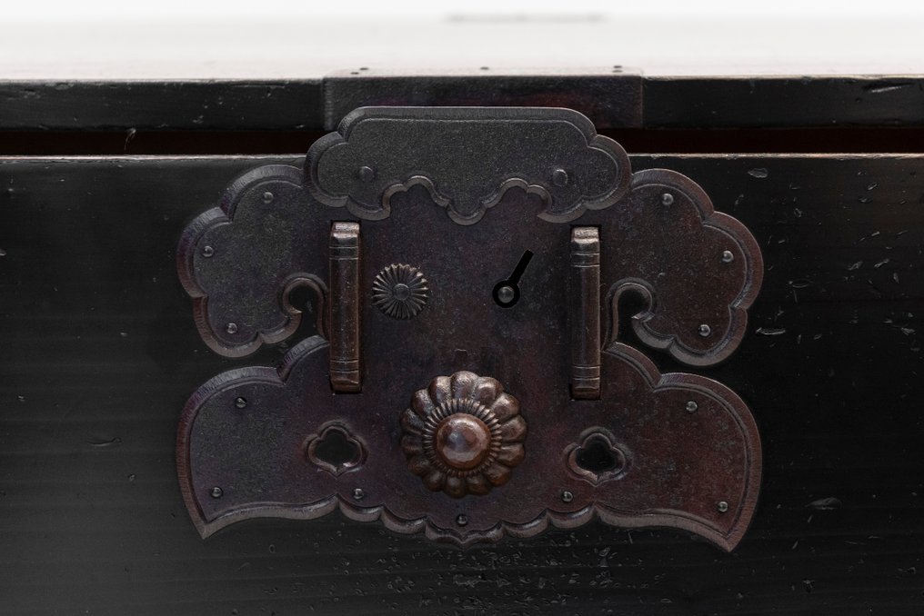 抽屜櫃 - 一款日式深色桐木唐桑箱，有两个抽屉 - 日本 - 明治时期（19世纪后期） #2.1
