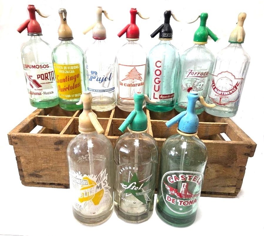 Siphon (10)  - Ten vintage siphons and a wooden box. #1.0