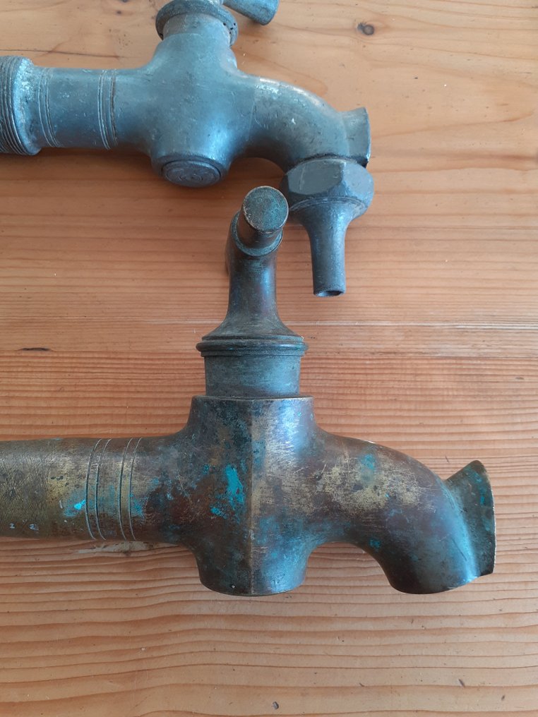 Βαρέλι (2) - Gilt bronze - Βρύσες βαρελιών. #4.3