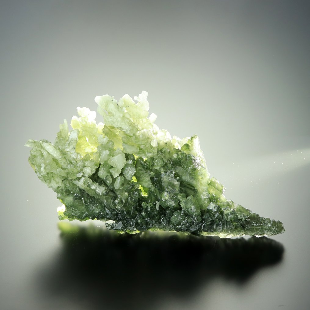 Εξαιρετική σκελετική πράσινη HALITE με σπάνιο TOLBACHITE. Δείγμα - Ύψος: 7.5 cm - Πλάτος: 14 cm- 124 g #1.0