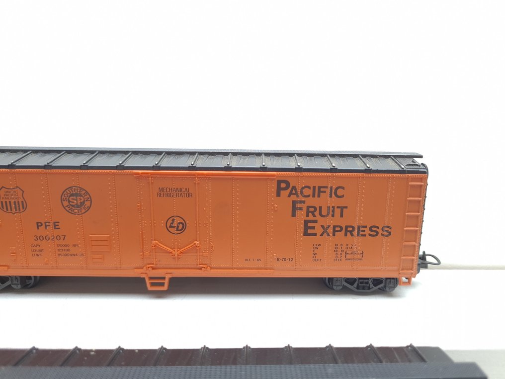 Lima, Athearn H0 - 303226E - Σετ τρένων (8) - EMD SD40T-2 συνάντησε 7 Boxcar 'Pacific Fruit Express'. - Southern Pacific #4.3