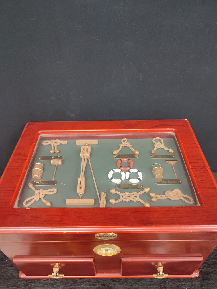 Thompson & Co., Inc. - Bez ceny minimalnej
 - Humidor - Drewno, Cedr #1.0