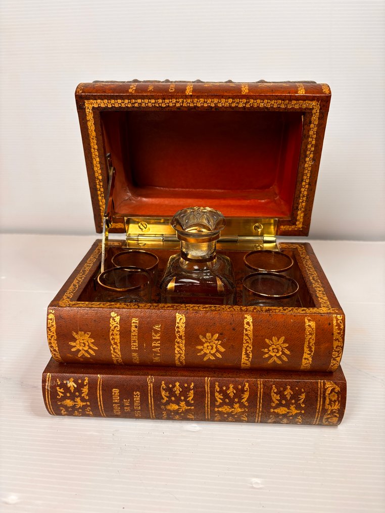 Cave à liqueur trompes l'oeil de piles de livres-XIX/XX ème - 酒櫃 - 玻璃-皮革 - 酒窖藏书 #1.0