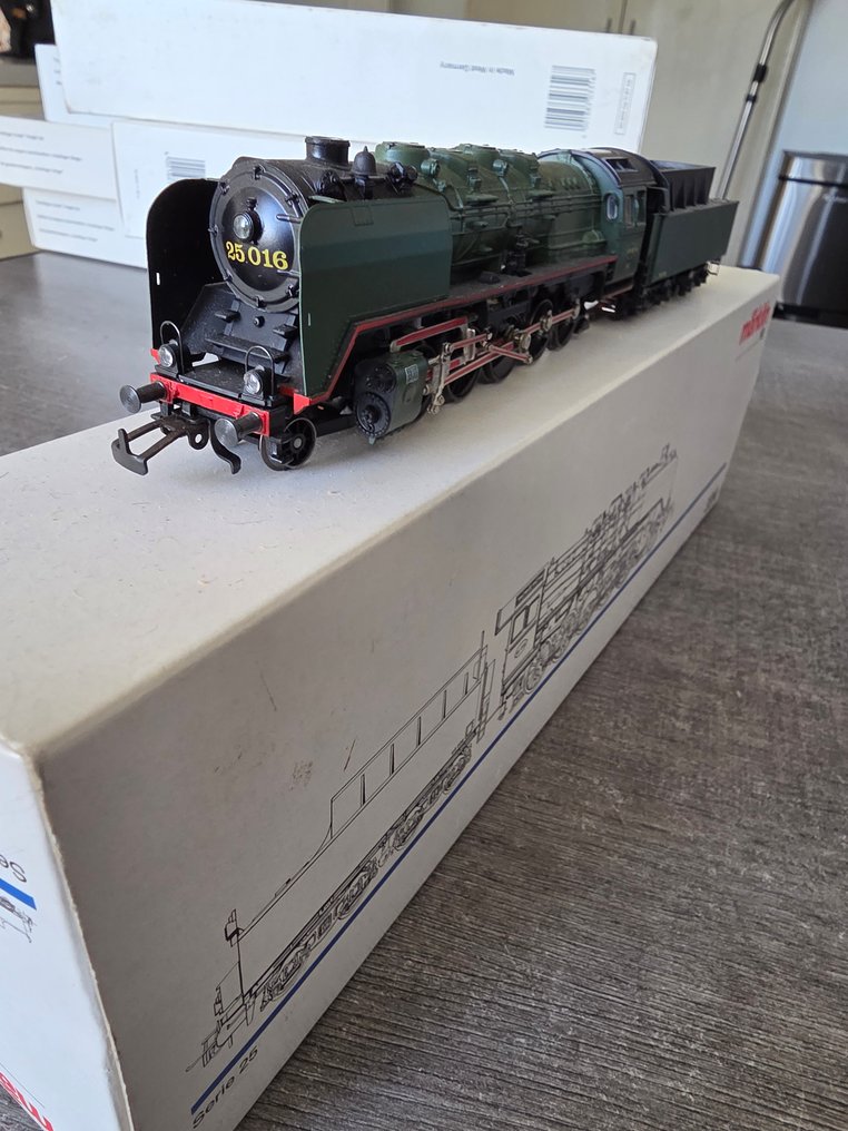 Märklin H0 - 3314 - Ατμομηχανή με όχημα μεταφοράς (1) - Sèrie 25 016 - NMBS #4.3