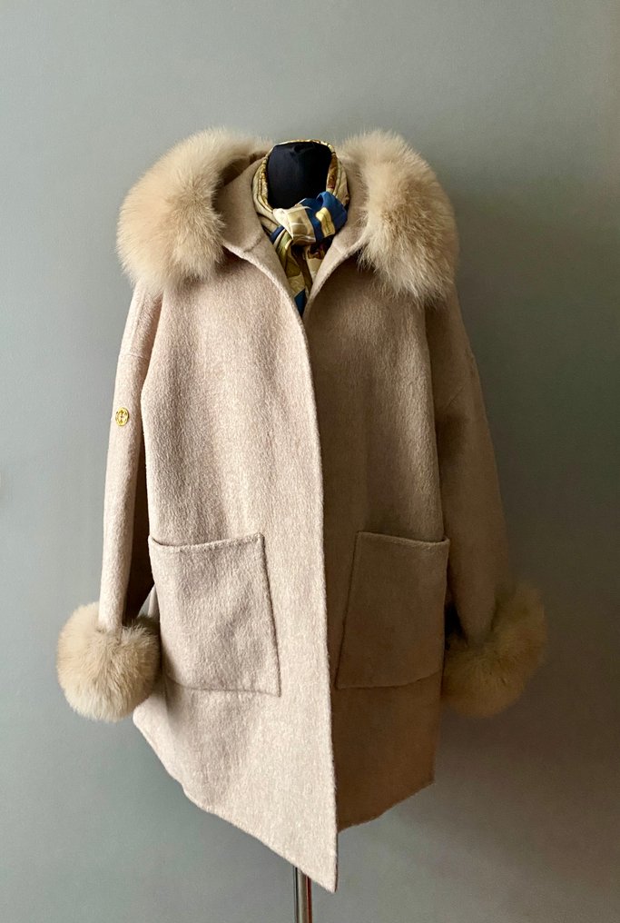 Artisan Furrier - Fur coat #2.1