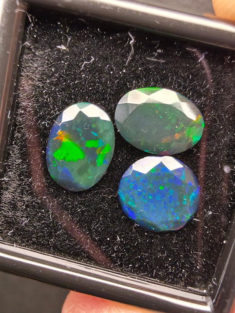 2.5tcw Zwarte Opaal Faceted- 0.5 g #1.0