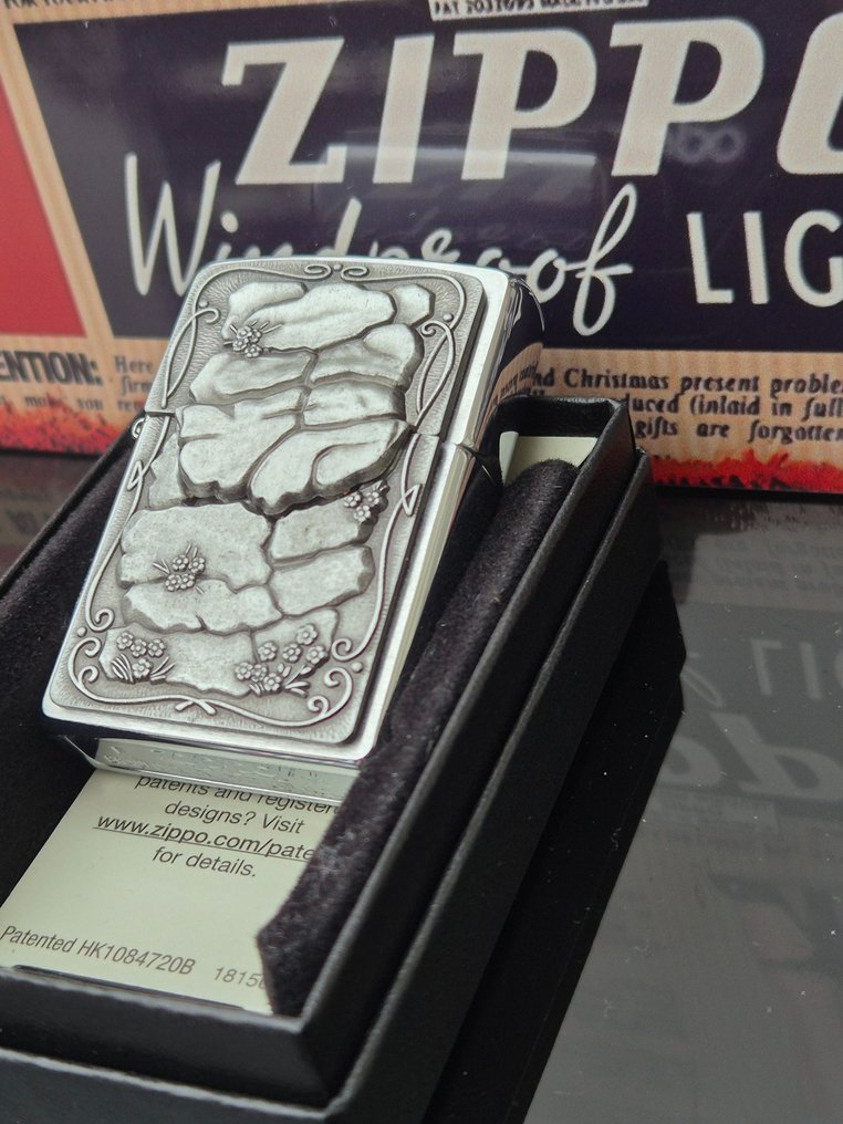 Zippo - Lizard Trick 2 Mint Condition F 01 - Ingen mindstepris - Lighter - Stål (rustfrit), Tin, Forgyldt #2.1