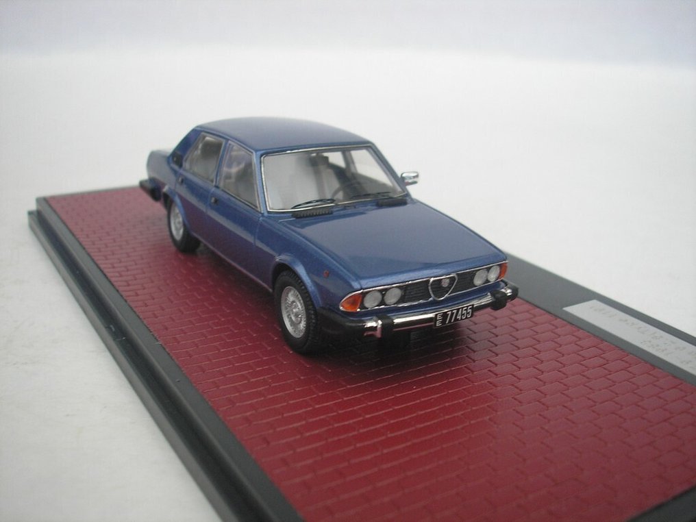 Matrix 1:43 - Machetă mașină - Alfa Romeo Alfa 6 2.5 (Type 119) 1979 - 1983 - Blue Metallic - 100 bucăți #3.2