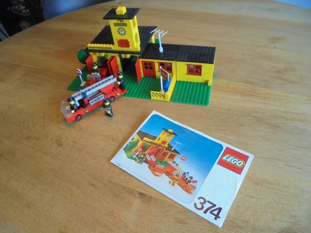LEGO Set - Legoland - 374 Fire Station #1.0
