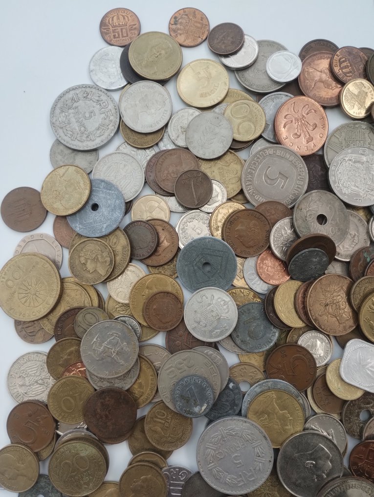 World. Collectie wereldmunten bestaande uit: -Een lot ongesorteerde, niet nagekeken wereldmunten -Een lot  (No reserve price) #4.3