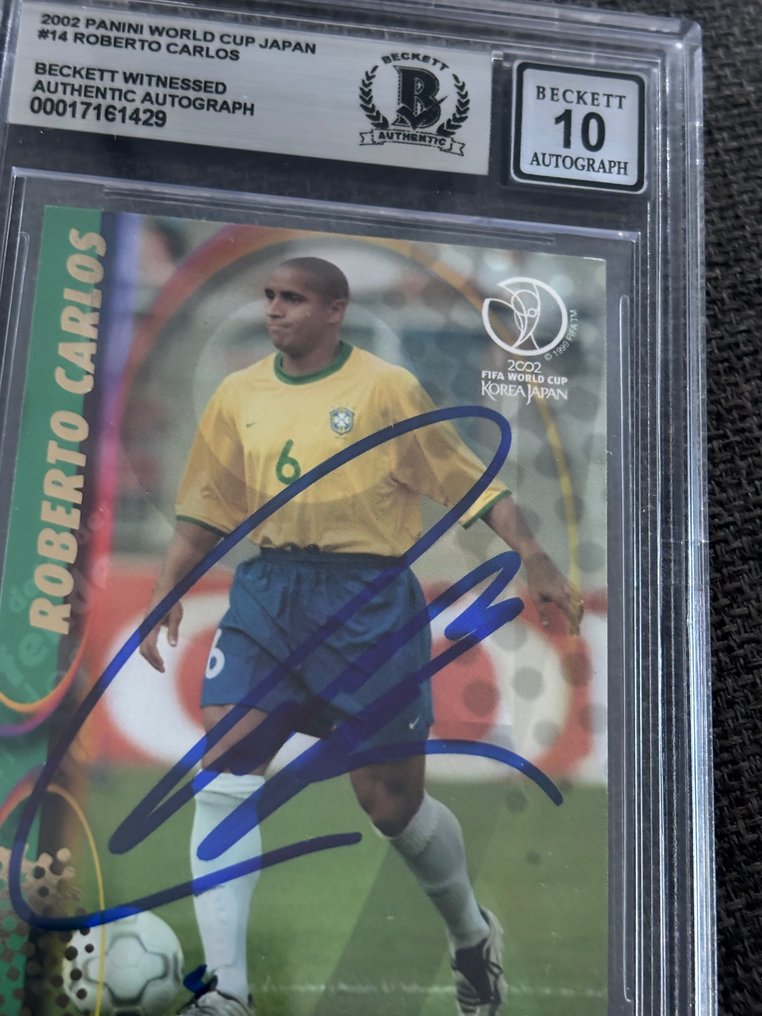 2002 Panini World Cup Roberto Carlos HAND SIGNED AUTHENTIC AUTO - Beckett 10 Graded card #2.1