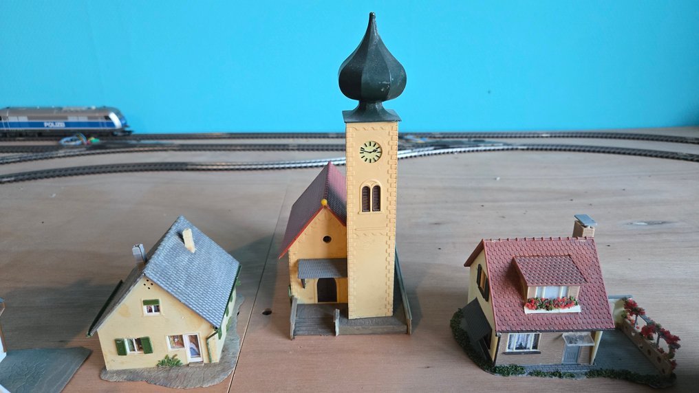 Faller, Kibri H0 - Edificios de modelismo ferroviario (8) - Pueblo pequeño con iglesia #4.3