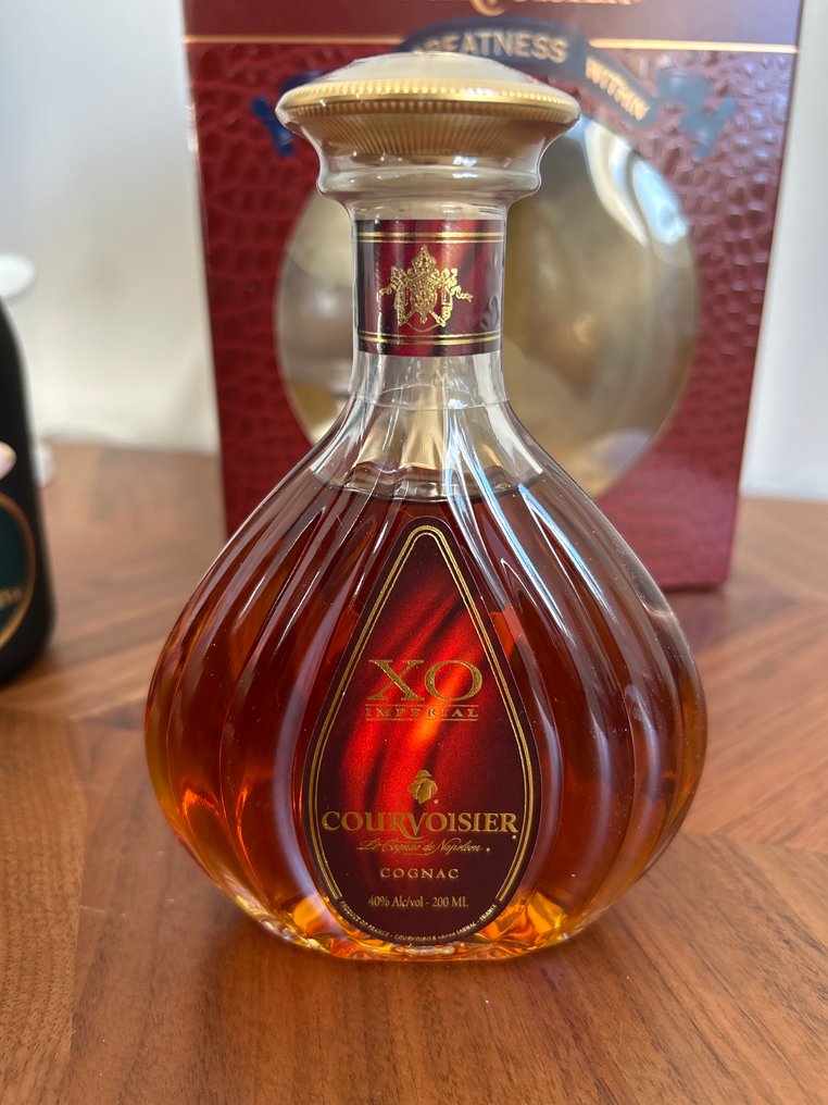 Otard, Courvoisier - Napoleon + flask XO Imperial Gift Set  - b. 1980s, 2000s - 70cl, 200ml - 2 bottles #3.2