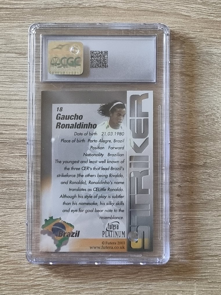2003 Futera Platinum Ronaldinho #18 - CGC 8 Graded card #1.0